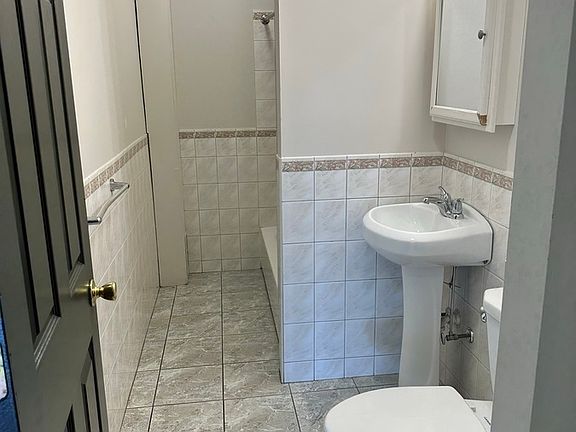 3rd image of 212 E 57th St Floor 2