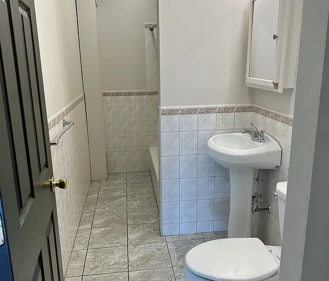 212 E 57th St #2 — Photo 3