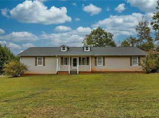 1102 Fox Squirrel Ridge Rd, Pickens, SC 29671