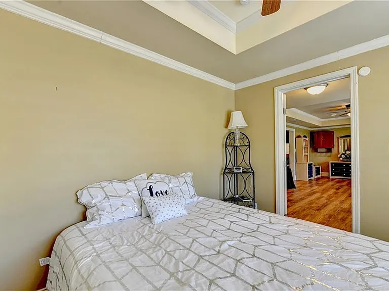 8910 Pinehurst Cv — Photo 89