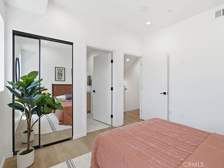 1428 S Cloverdale Ave — Photo 8