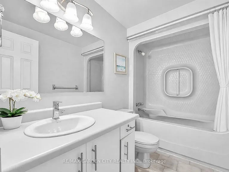 2 Royalwood Ct #59 — Photo 14