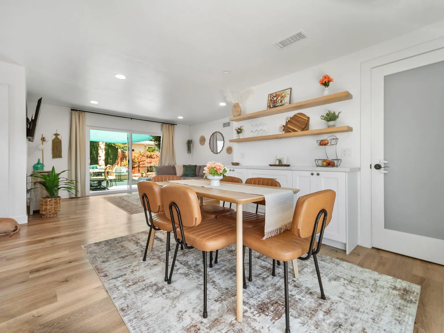 3 bed, $10,000 — Photo 3