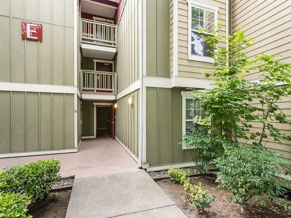 7711 NE 175th St #111, Kenmore, WA 98028