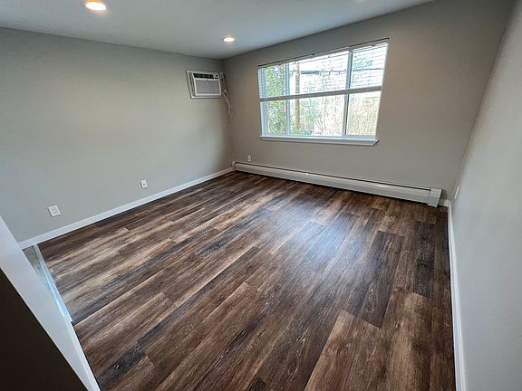 2nd image of 1960 Eaton St #8