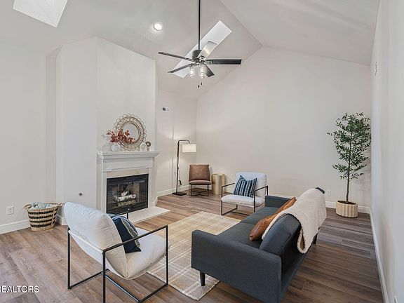 3rd image of 8656 Denmark St