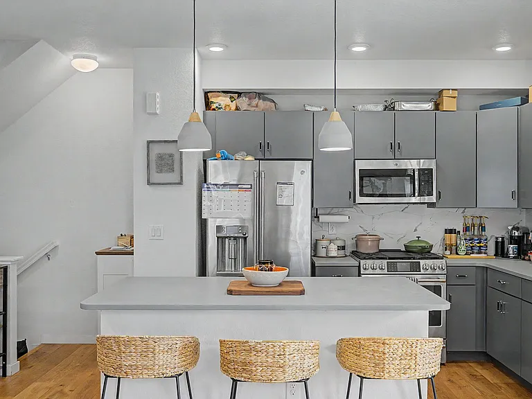 570 W Amherst Ave — Photo 12