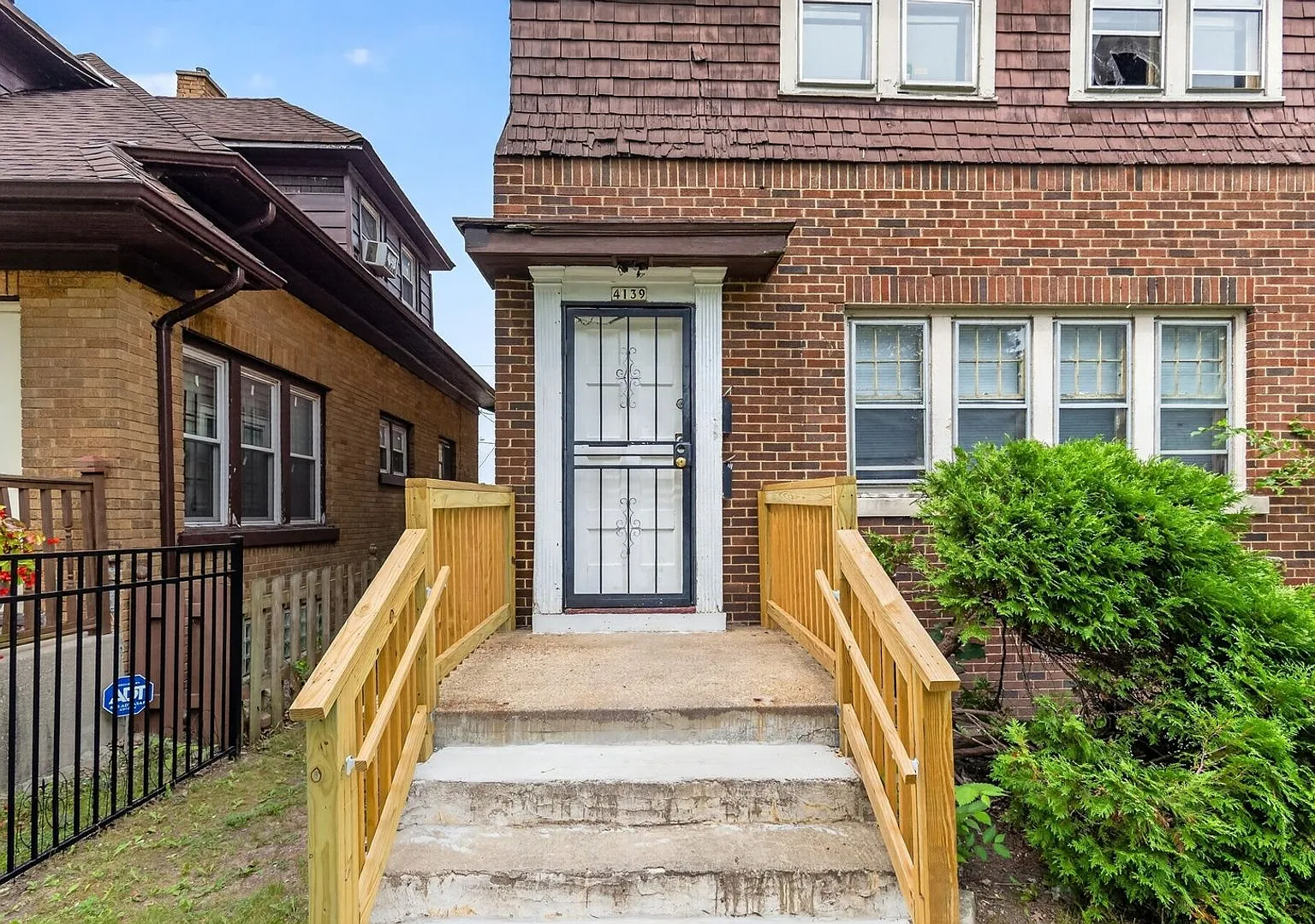 Spacious 2BR Duplex in Milwaukee — Photo 4
