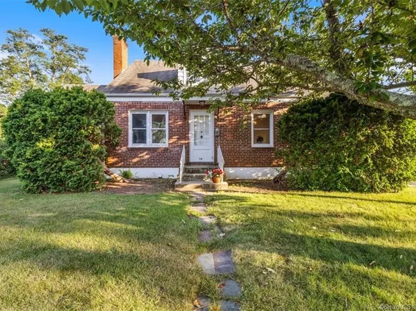 14 Woodbine Street, Waterford, CT 06385
