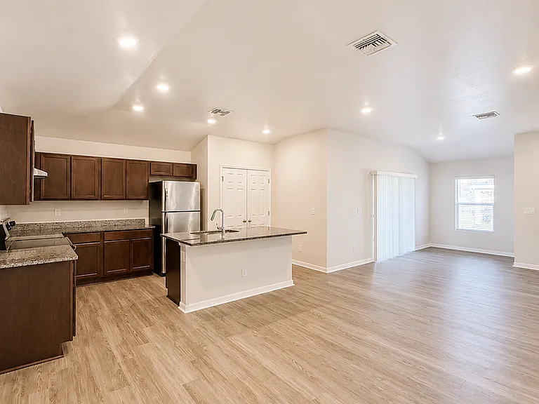 363 Greenbriar Blvd — Photo 6
