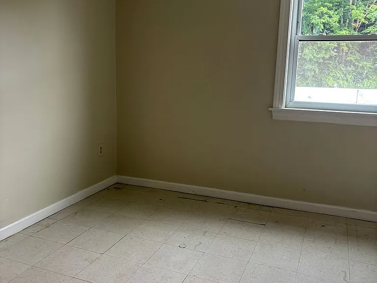 205 S Lewis St — Photo 4