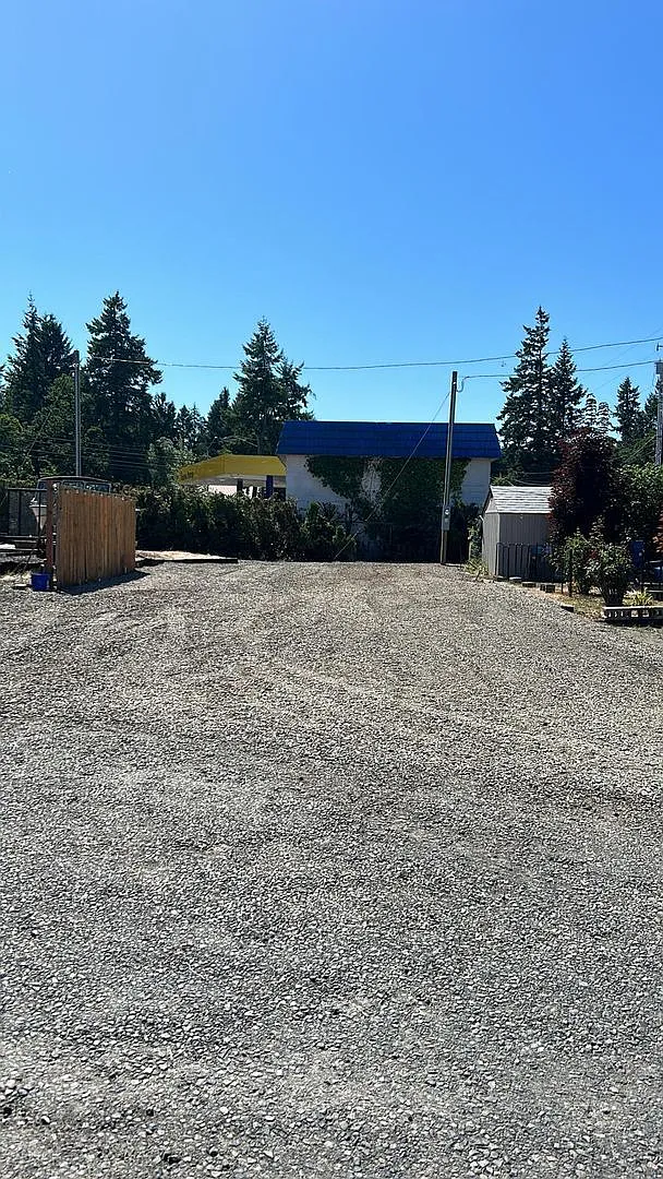 Studio, 2250 sqft, $645 — Photo 2