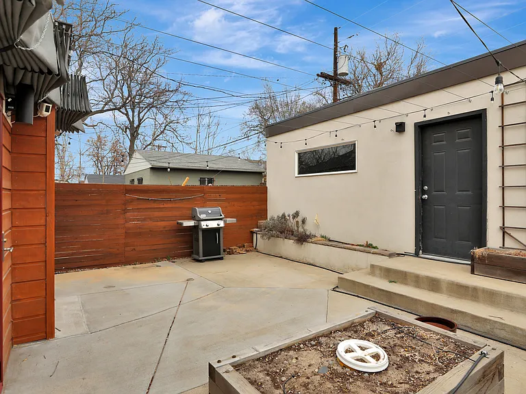 2520 N Lafayette St — Photo 23