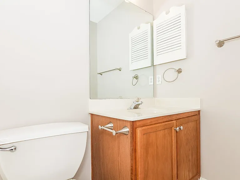 715 Almora Dr — Photo 14
