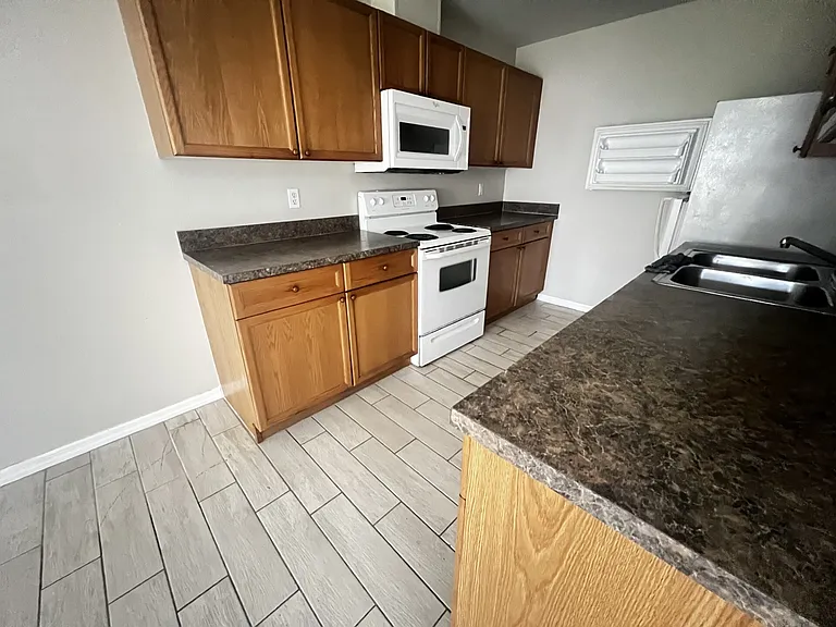 1019 SE 11th St — Photo 5