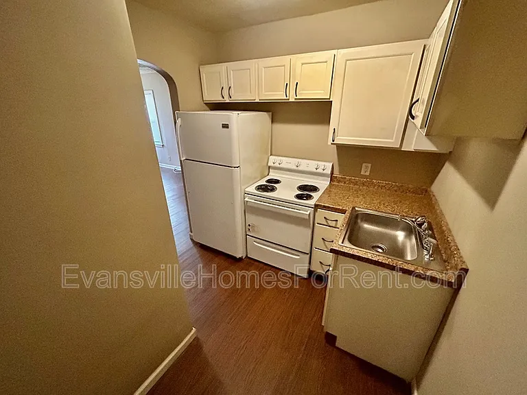 401 N Morton Ave — Photo 3