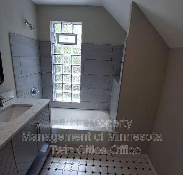 140 Belvidere St W #2 — Photo 9