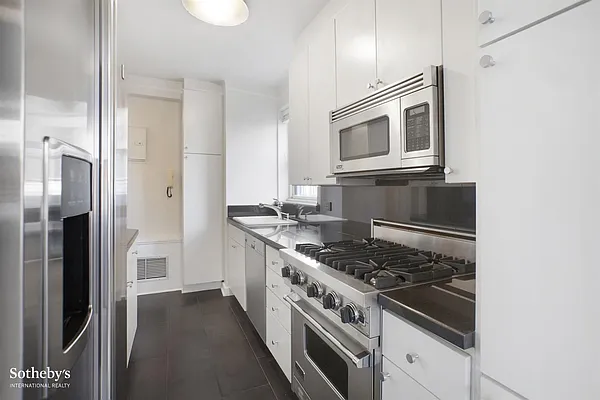 Rented by Sotheby's International Realty | media 34
