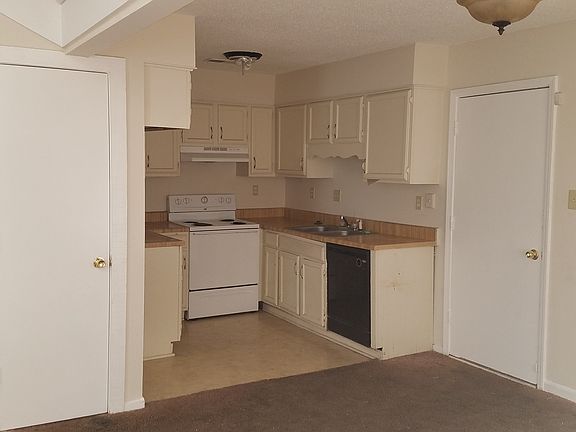 3rd image of 6386 Kinston Park Dr