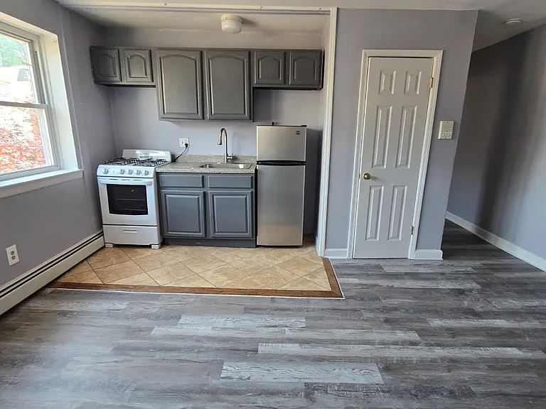 323 Sanford Ave #1A — Photo 2