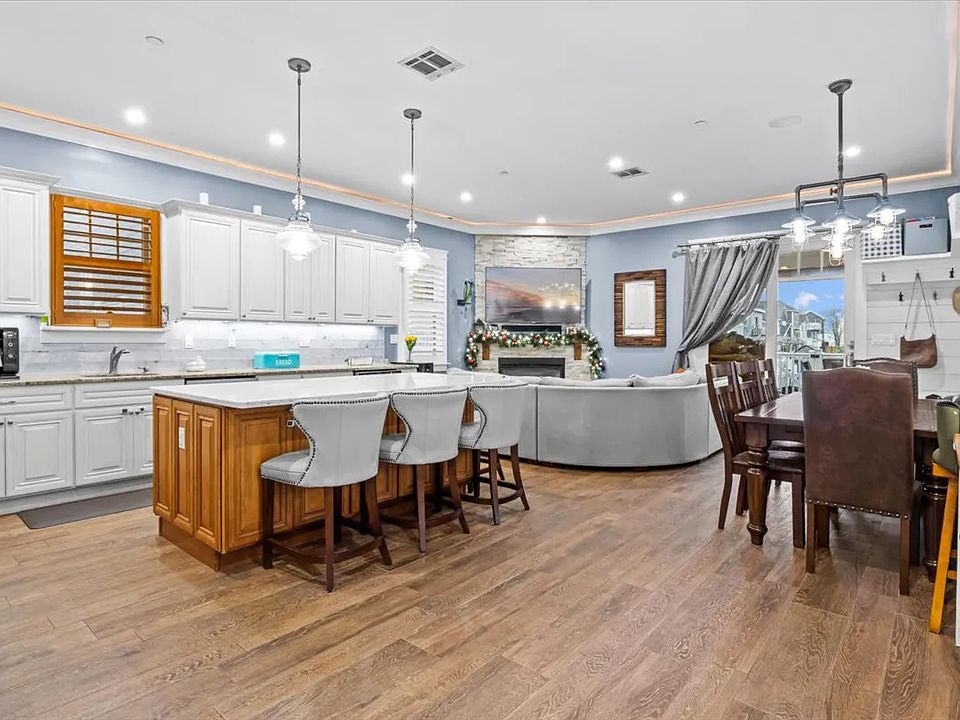 1st image of 4 Janet Ln #1