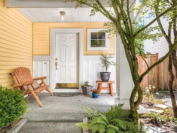 Front Entrance welcomes you home!