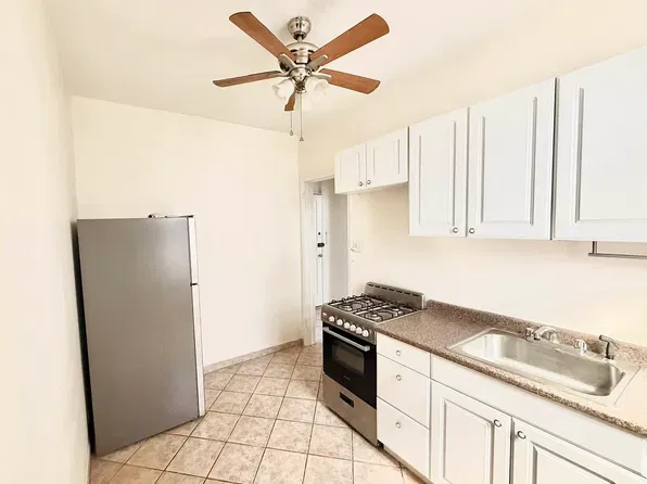 25-59 34th St #1F, Astoria, NY 11103