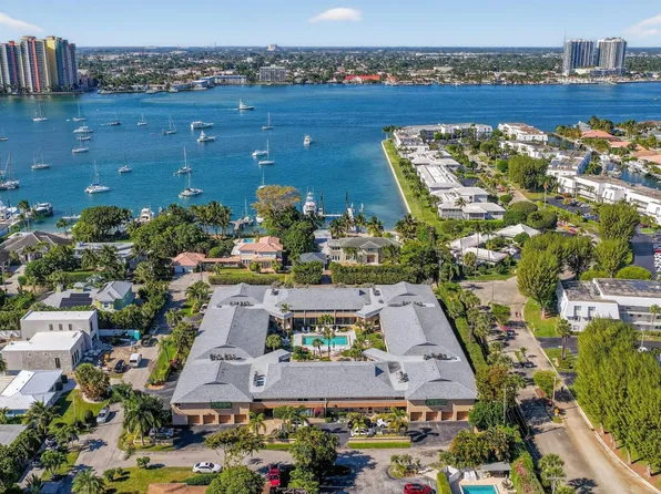 1100 Surf Rd APT 201, Riviera Beach, FL 33404