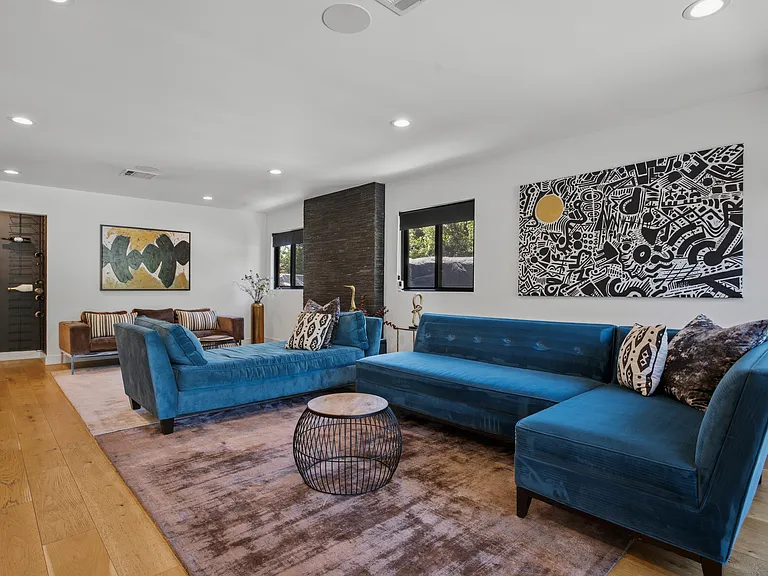 16453 Lassen St — Photo 32