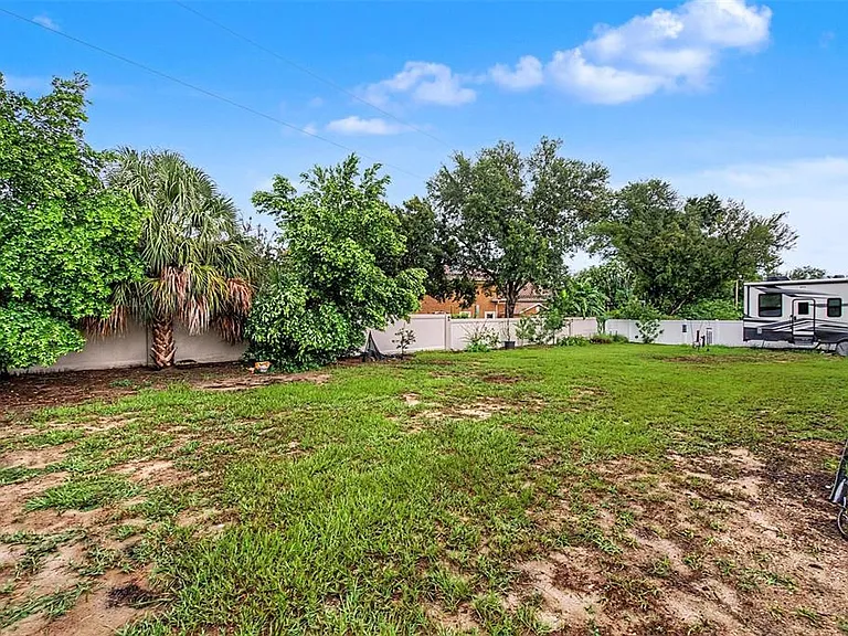 606 Royal Crest Dr — Photo 35