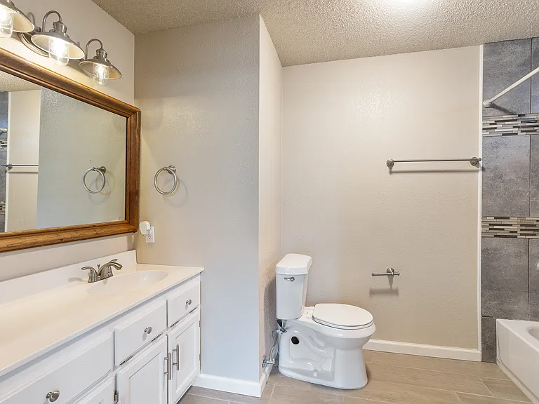 400 N River Oaks Dr — Photo 14