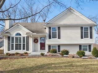 716 NE Adams Dr, Lees Summit, MO 64086