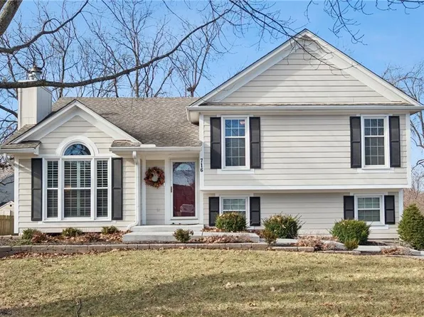 716 NE Adams Dr, Lees Summit, MO 64086