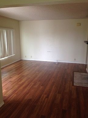 2nd image of 2048B Oliver Ave