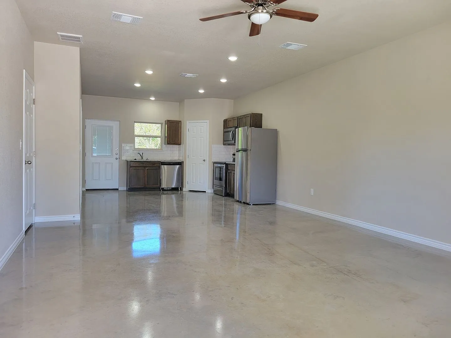 3909 Turner Ave — Photo 2