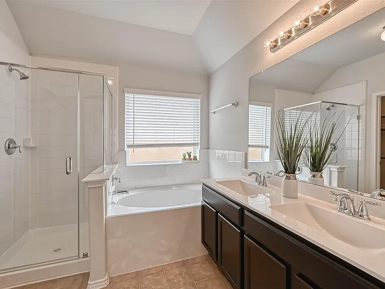 3410 Golden Amber Ct — Photo 12