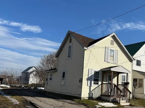 923 Cedar St, Sault Sainte Marie, MI 49783