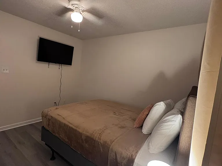 7503 Hunters Hollow Ln — Photo 22