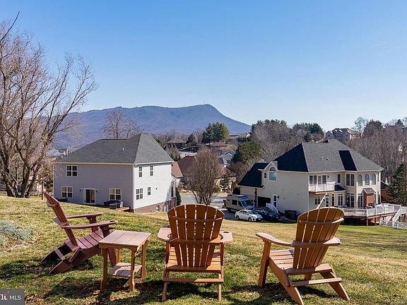 5th image of 3741 Davis Rd