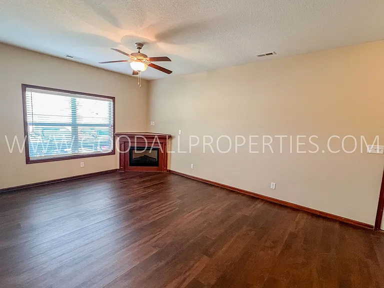1211 NE Windsor Dr #105 — Photo 5