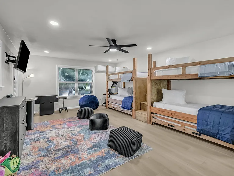 6 beds, bean bags, 2 arcade games and Smart TV... ready for all the fun!