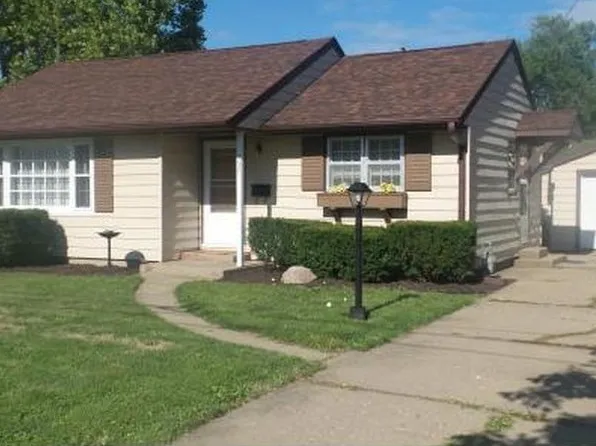 957 S Farnham St, Galesburg, IL 61401