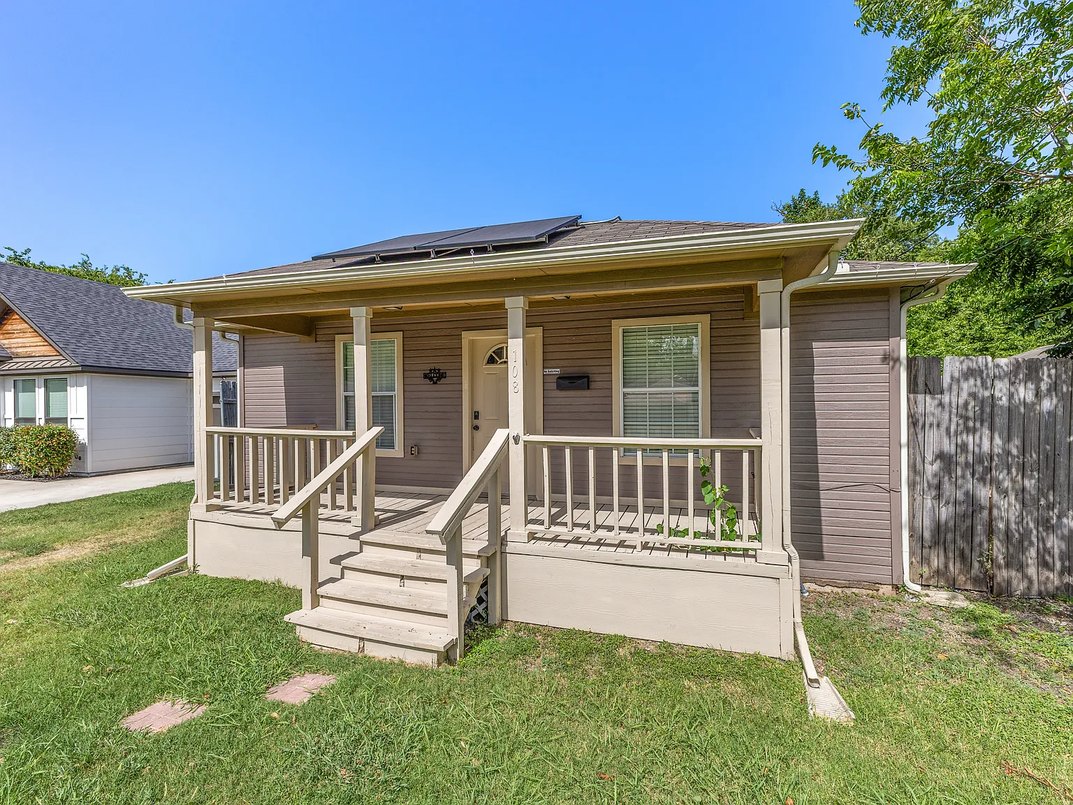 3 bed, 1176 sqft, $1,950 — Photo 4