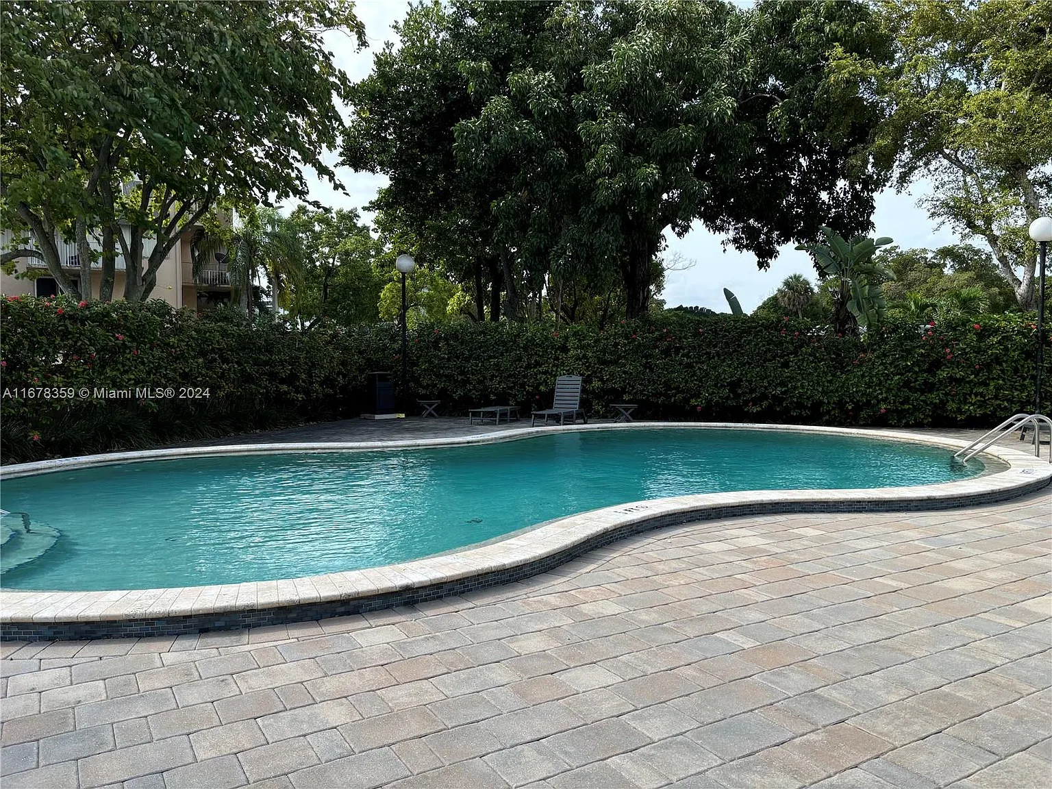2 bed, 1.5 bath, 1350 sqft, $2,300 — Photo 2