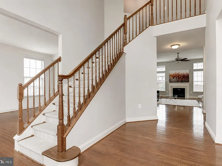 120 Nassau Dr — Photo 16