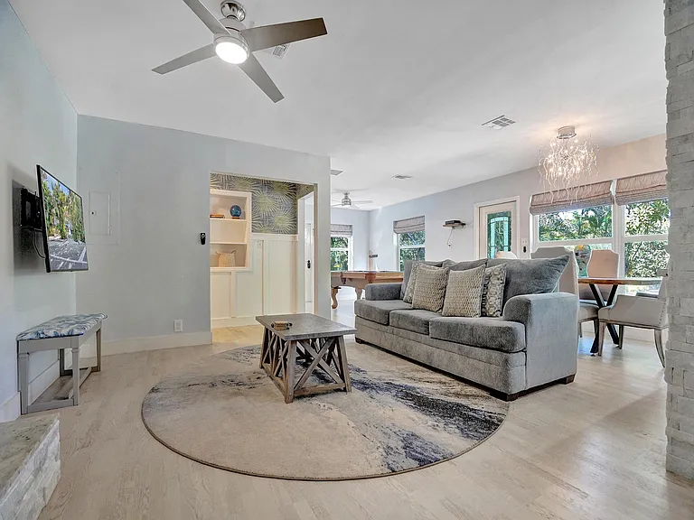 720 SW 11th Ct — Photo 12