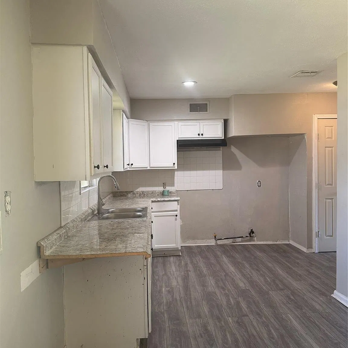 3 bed, 1.5 bath, 1376 sqft, $1,975 — Photo 4