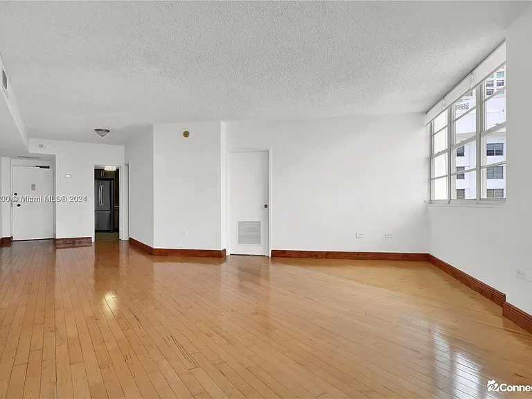 905 Brickell Bay Dr #1831 — Photo 4