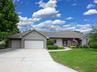 1645 Hickory Hollow Ln, Menasha, WI 54952