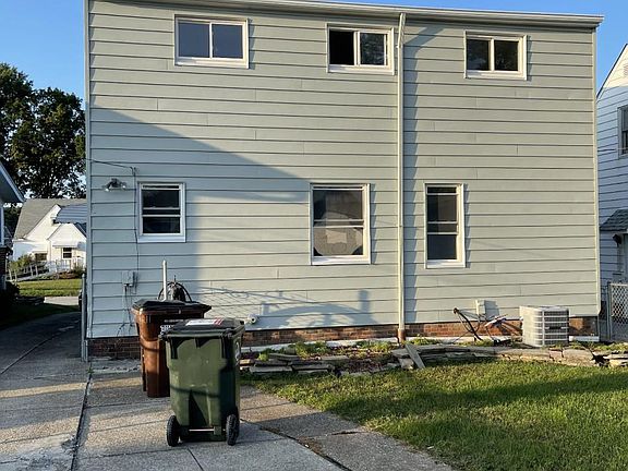 3rd image of 3423 Park Dr